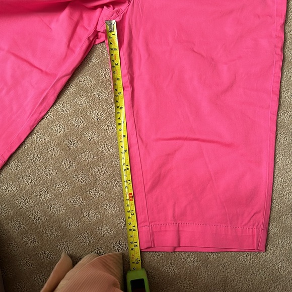 New York & Co Pedal Pushers. Bright pink. Size 12 - Picture 4 of 6